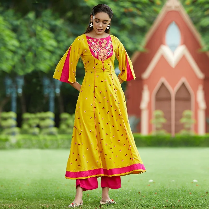 Trendy Looks Women's Embroidered Flamingo Kurta - Pannkh