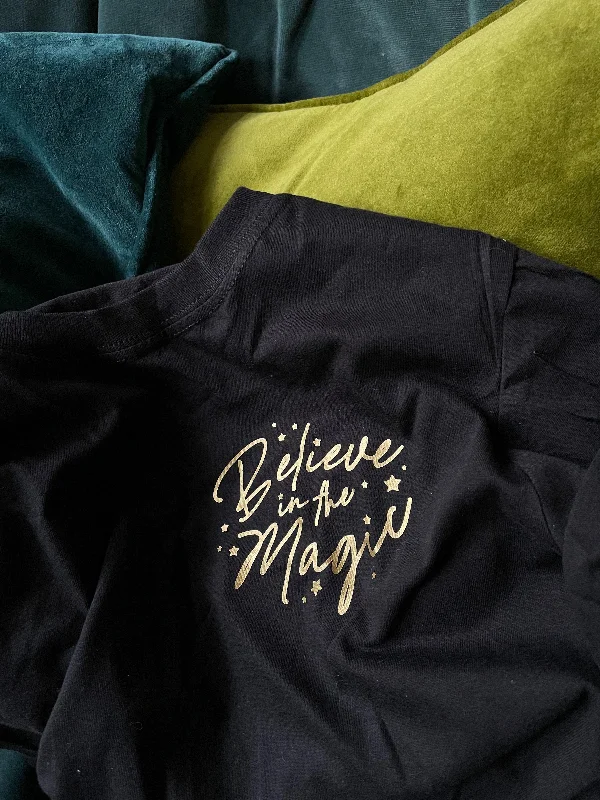 Effortless Wear Believe In The Magic - Unisex Fit T-Shirt
