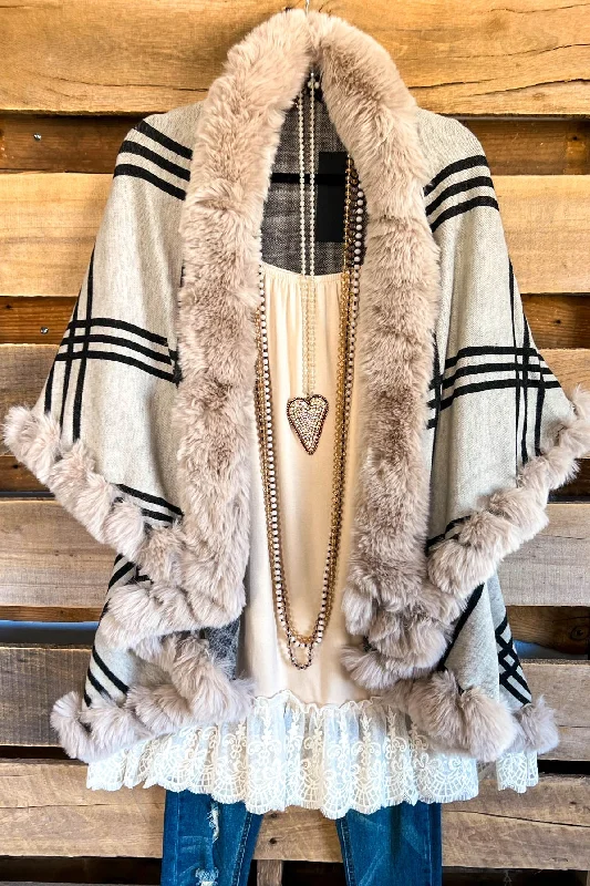 Modern Comfort Common Ground Poncho - Ivory /Black .