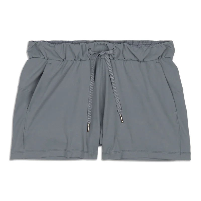 Easygoing Style On The Fly Mid Rise Short - Resale