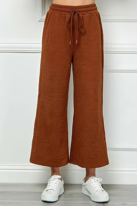 Breezy Style Textured Cropped Wide Pant In Rust